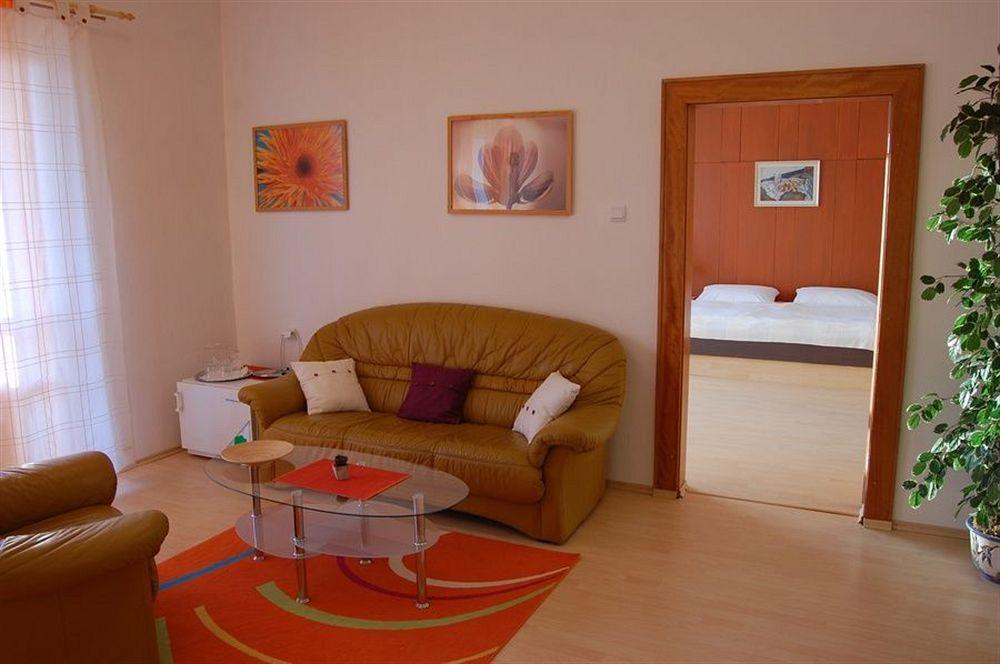 Slovakia 3*